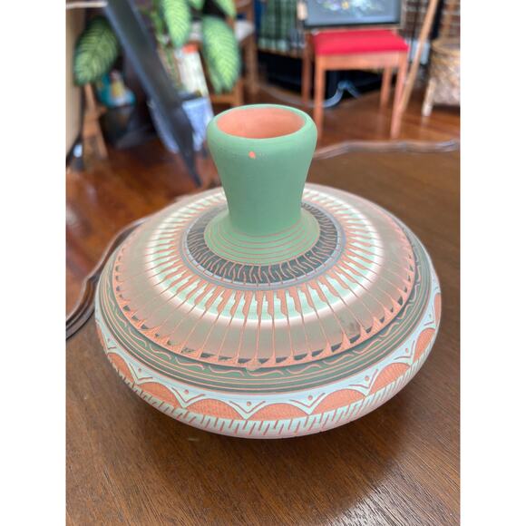 Whitegoat & Shipley Navajo Pottery Vessel – Hand-Etched Native American Art - Picture 5 of 8